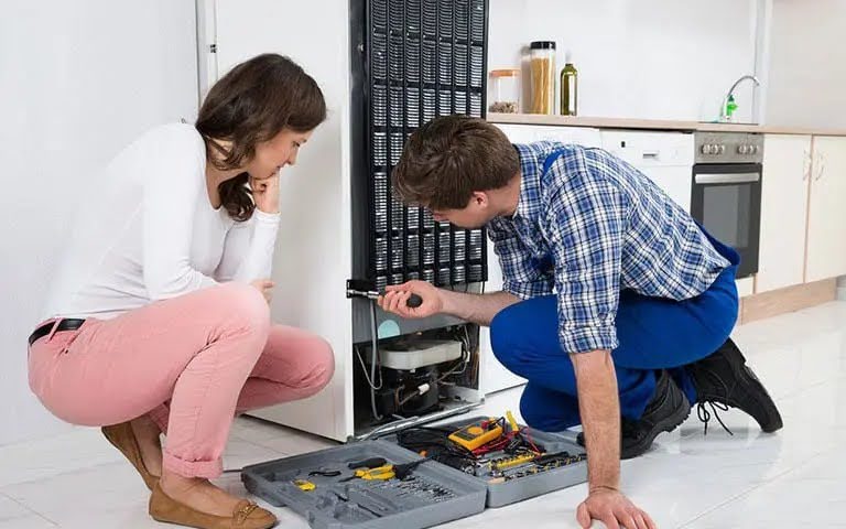 نشانه های خرابی کندانسور یخچال که نباید نادیده بگیرید + راهکارهای سریع تعمیر